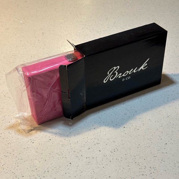 NIB travel ELLEN DOMINOS SET in pink vegan leather - Picture 3 of 13